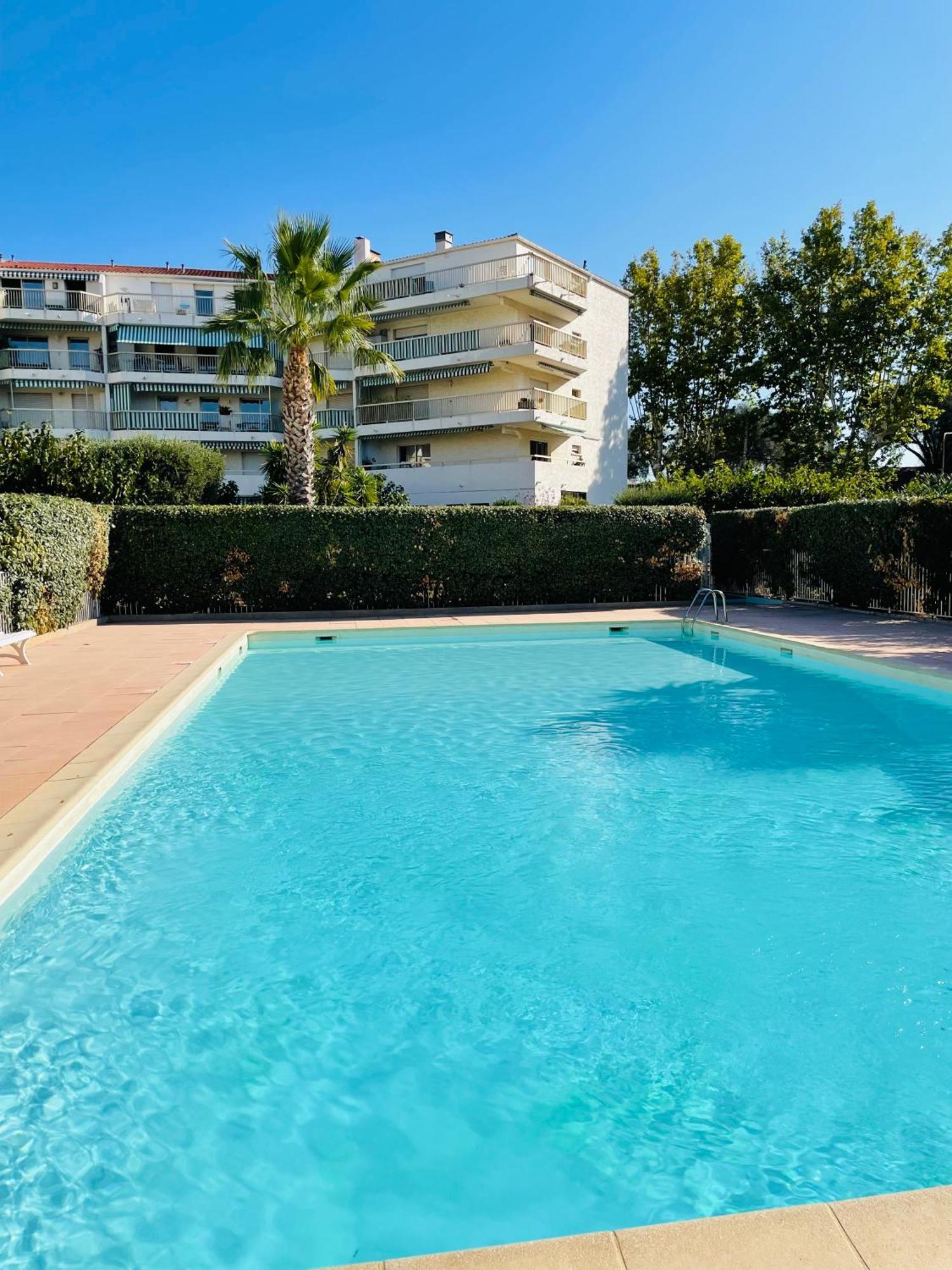 Studio De Standing Climatise, Avec Piscine, Proche De La Mer Fréjus Eksteriør billede